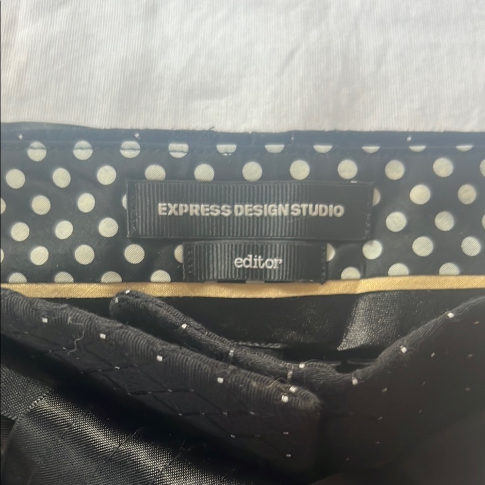 NWT- Express Design Studios City Shorts with Satin Belt - Picture 3 of 10